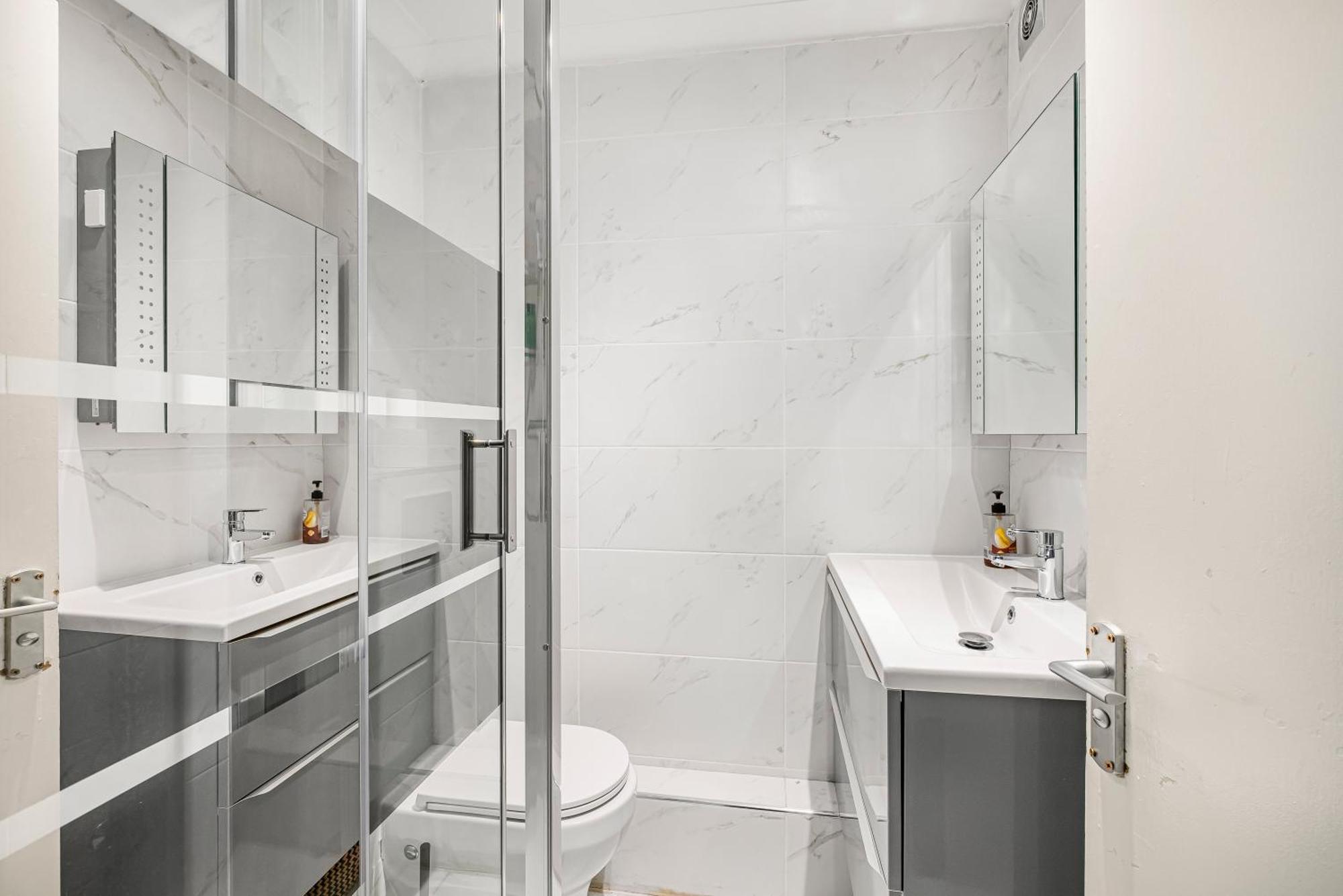 Riverside 3Br With Easy Transport 20Mins To City Centre 런던 외부 사진