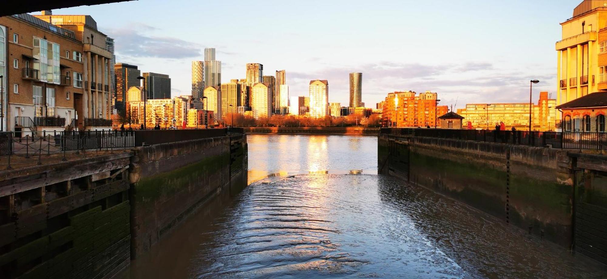 Riverside 3Br With Easy Transport 20Mins To City Centre 런던 외부 사진
